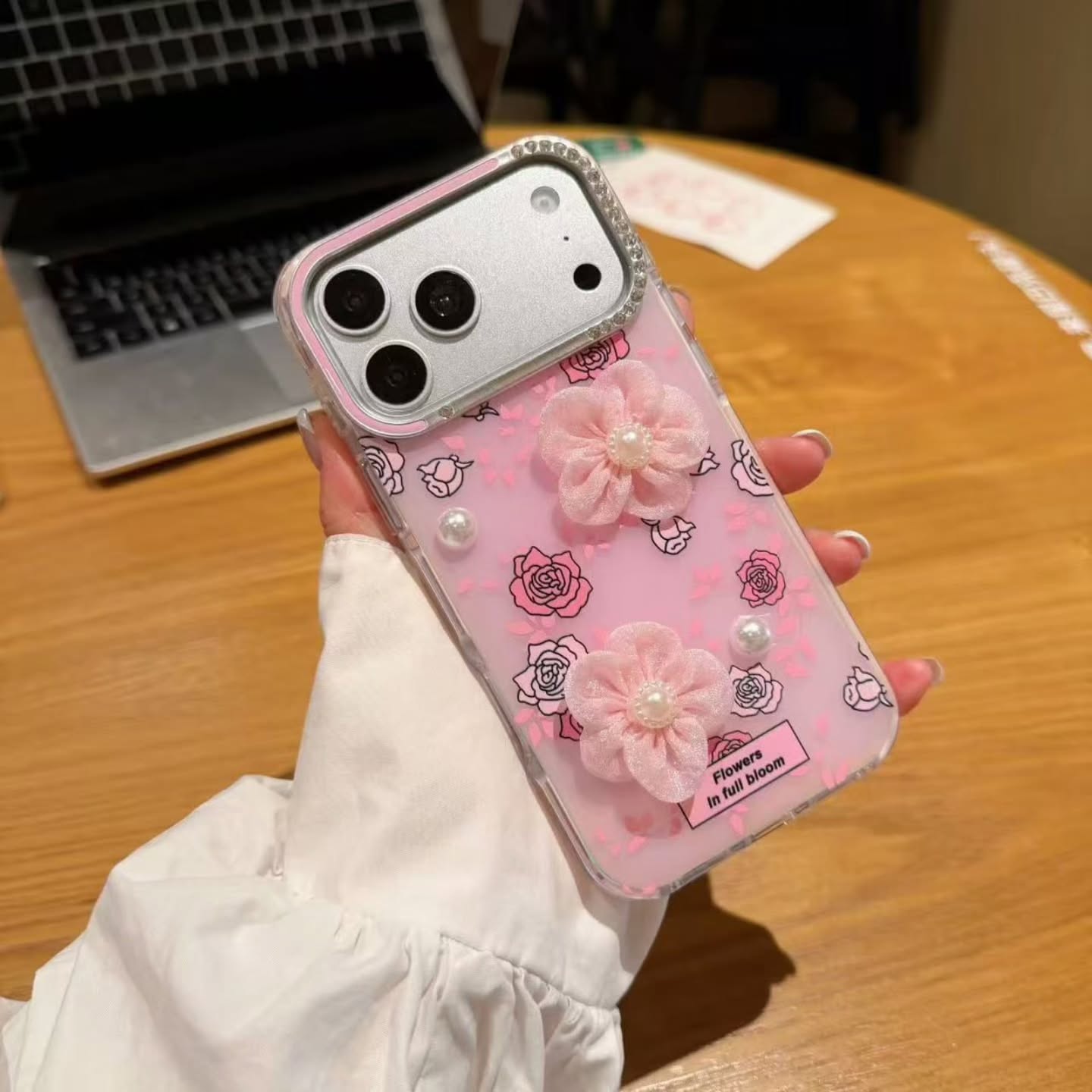 Flower 🌼 Bloom Case With Chain (NEW)